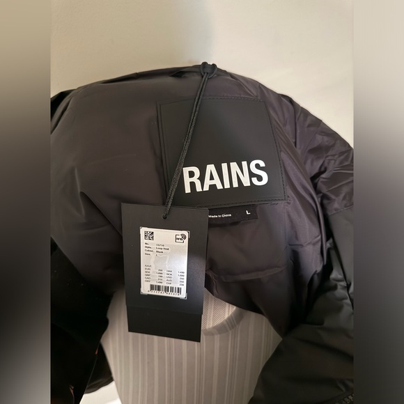 Rains Loop Vest - Picture 5 of 5